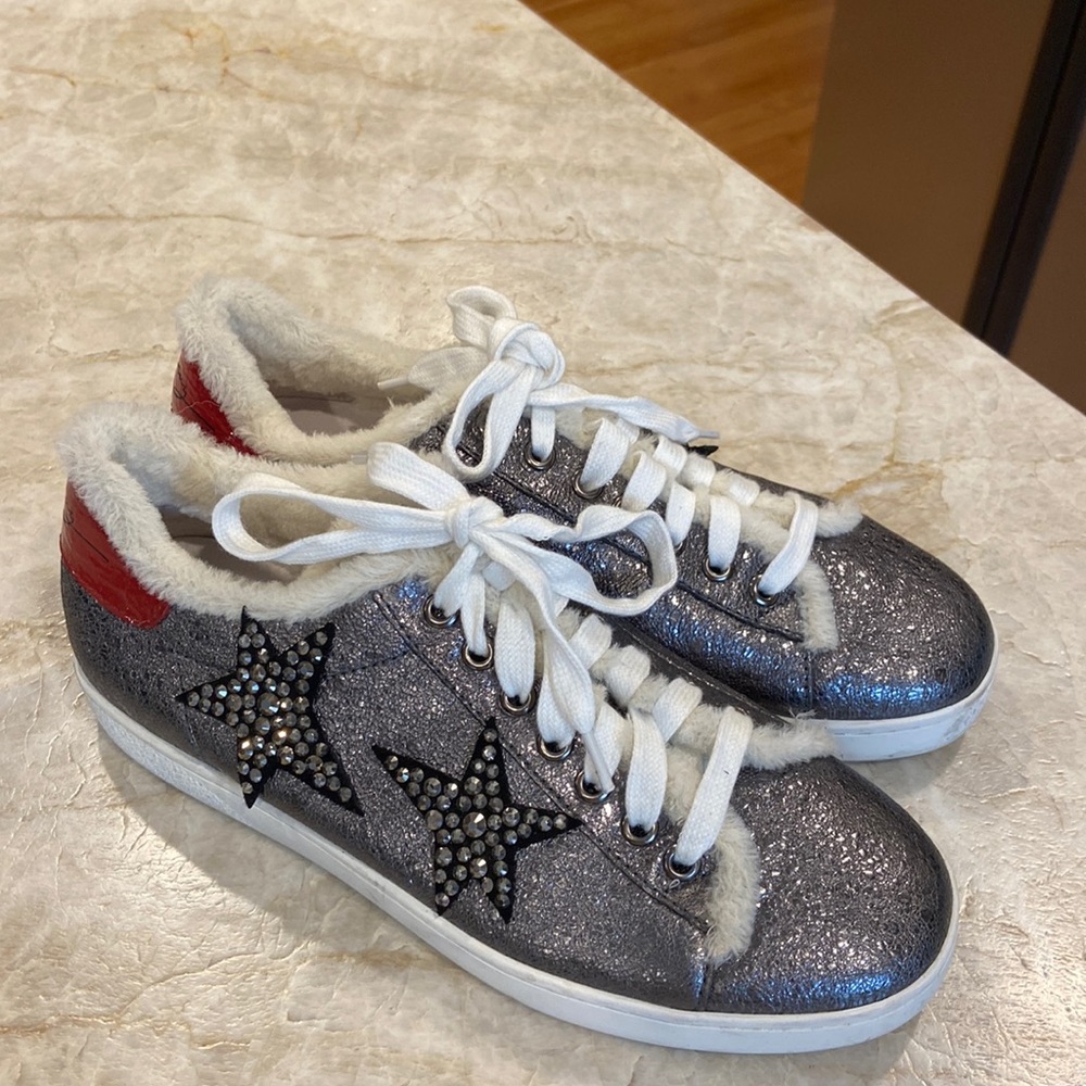 Lola Cruz Cozy Metallic star sneakers.